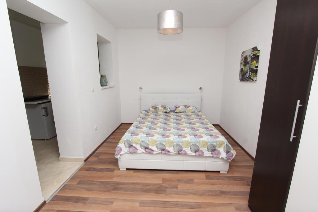 Apartments Horizont ロヴィニ エクステリア 写真