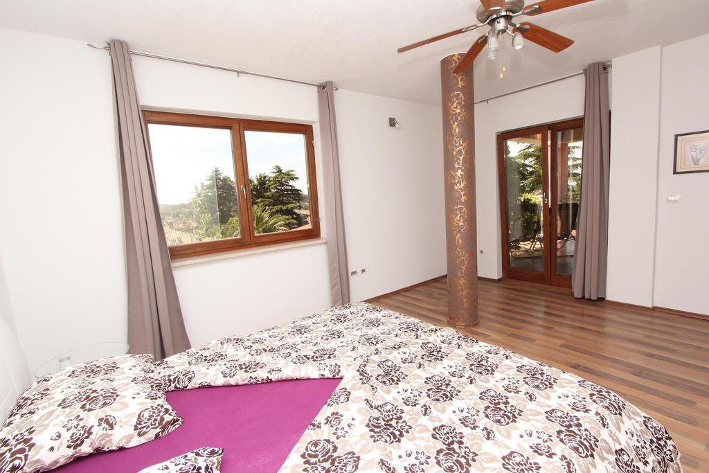 Apartments Horizont ロヴィニ エクステリア 写真