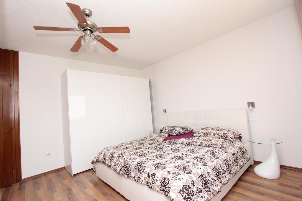 Apartments Horizont ロヴィニ エクステリア 写真