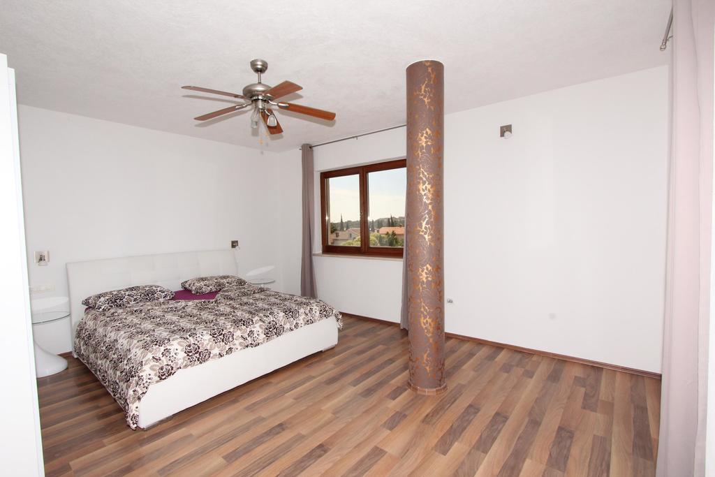 Apartments Horizont ロヴィニ エクステリア 写真