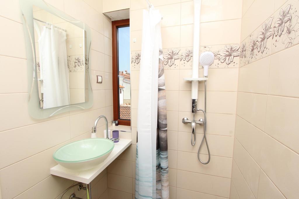 Apartments Horizont ロヴィニ エクステリア 写真